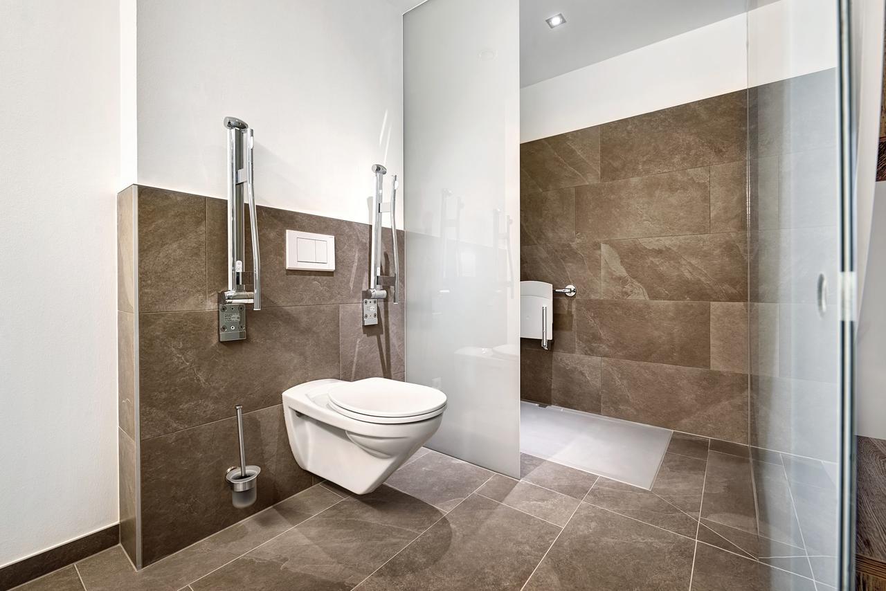 Eee Hotel Traun Bagian luar foto