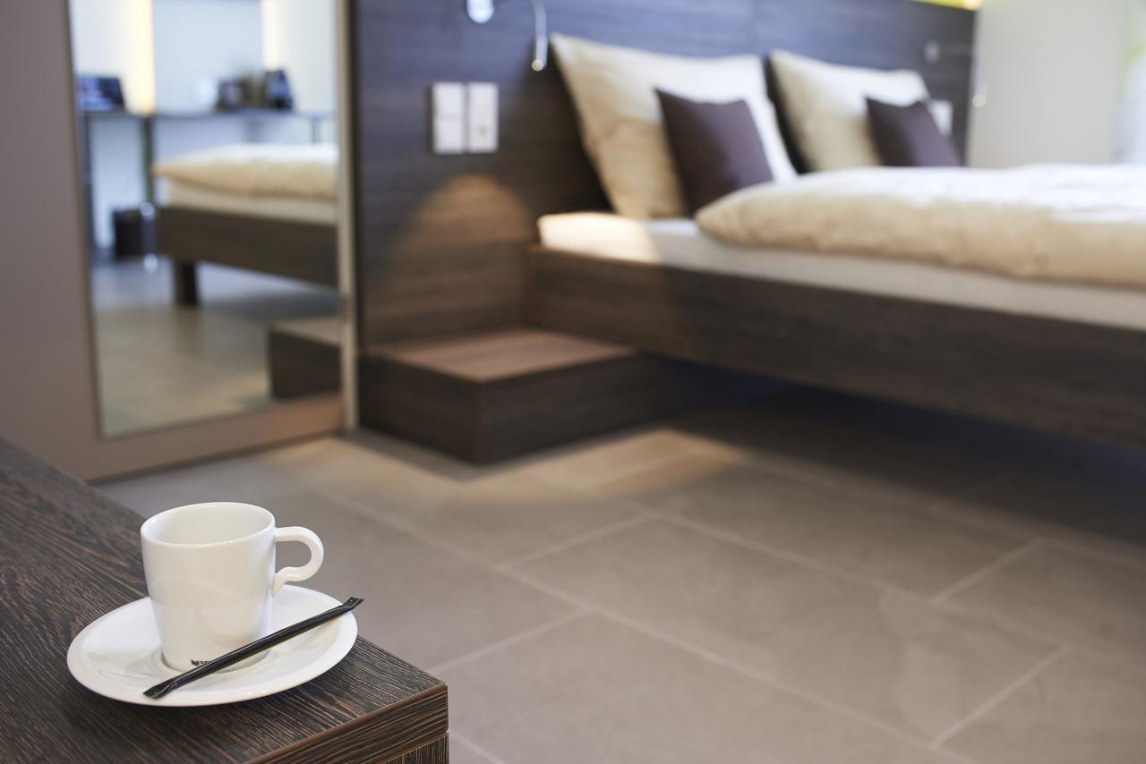 Eee Hotel Traun Bagian luar foto