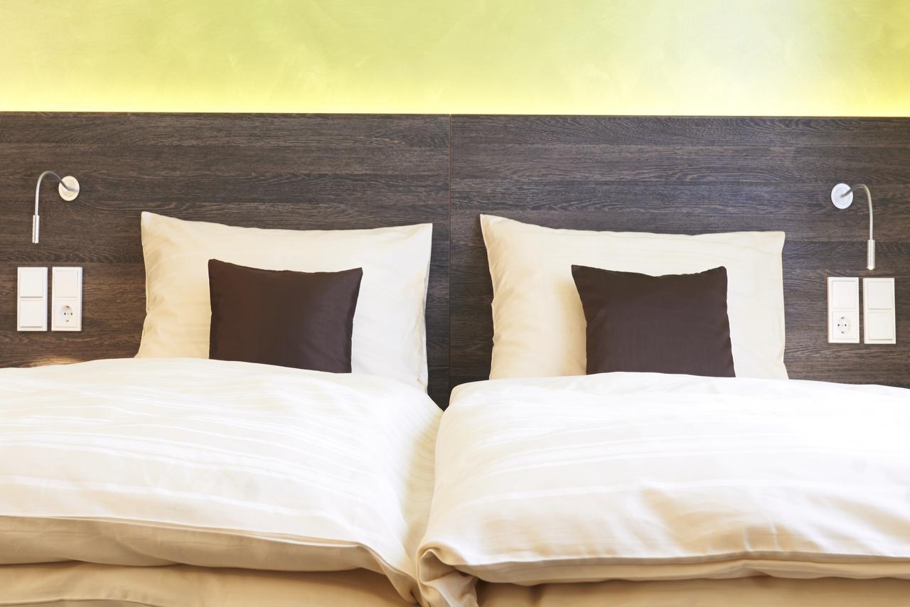 Eee Hotel Traun Bagian luar foto