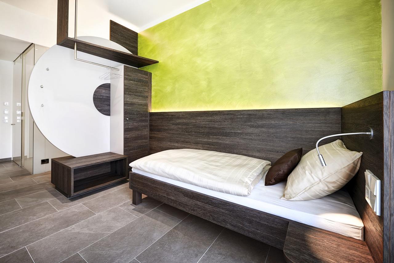 Eee Hotel Traun Bagian luar foto