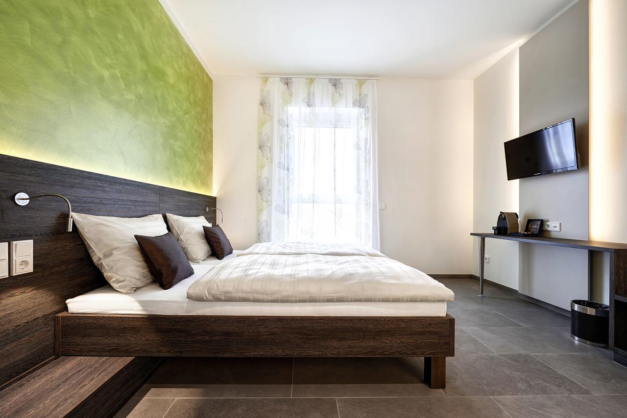 Eee Hotel Traun Bagian luar foto