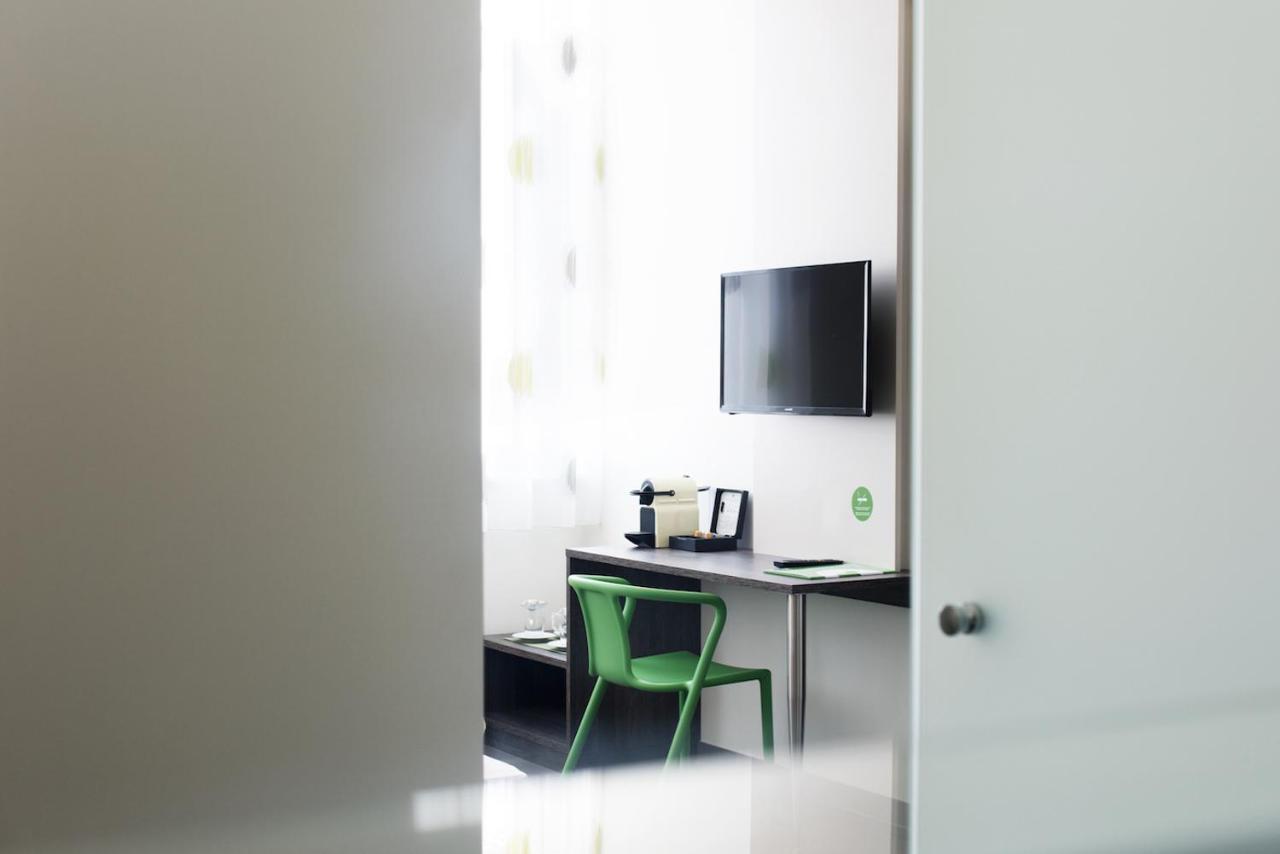 Eee Hotel Traun Bagian luar foto
