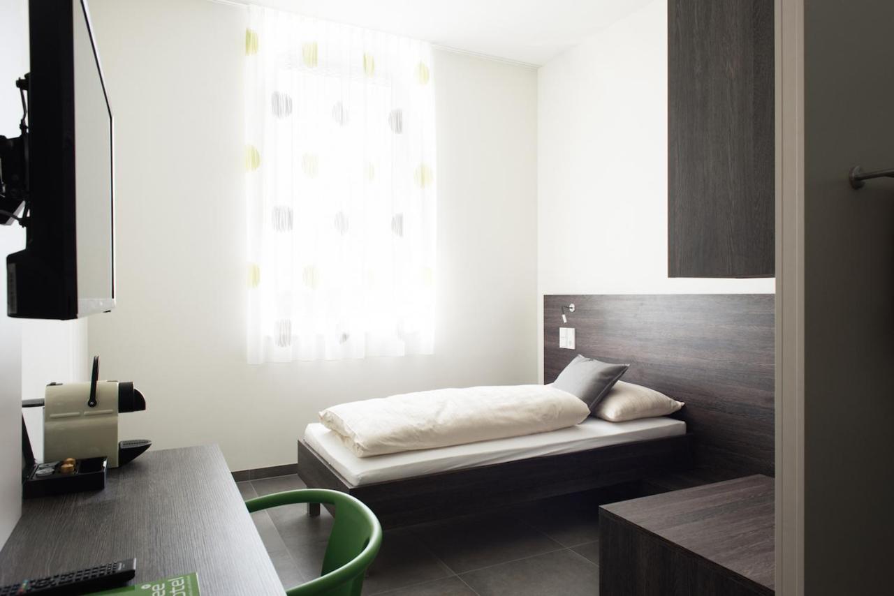 Eee Hotel Traun Bagian luar foto