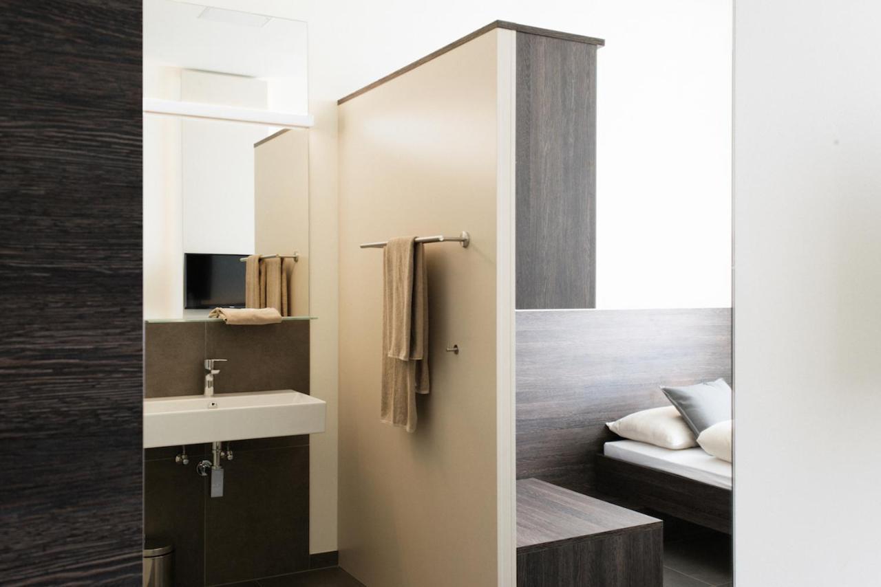 Eee Hotel Traun Bagian luar foto