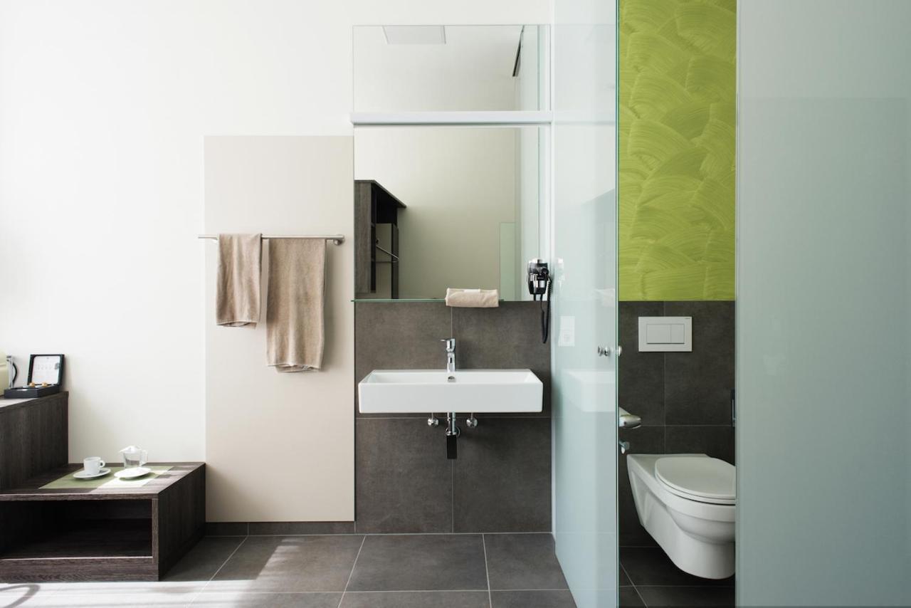 Eee Hotel Traun Bagian luar foto