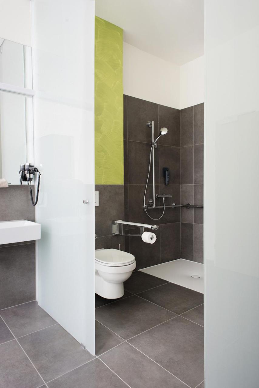 Eee Hotel Traun Bagian luar foto