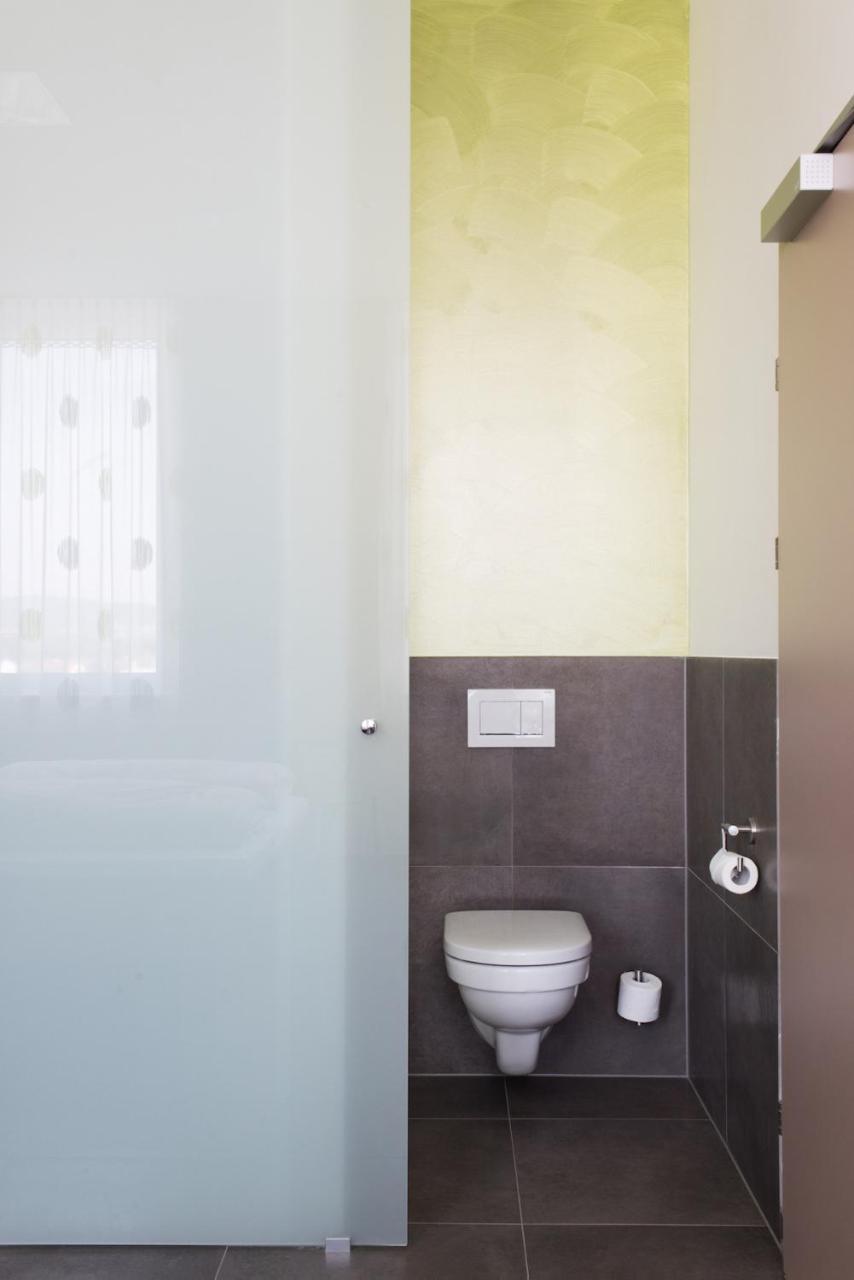 Eee Hotel Traun Bagian luar foto