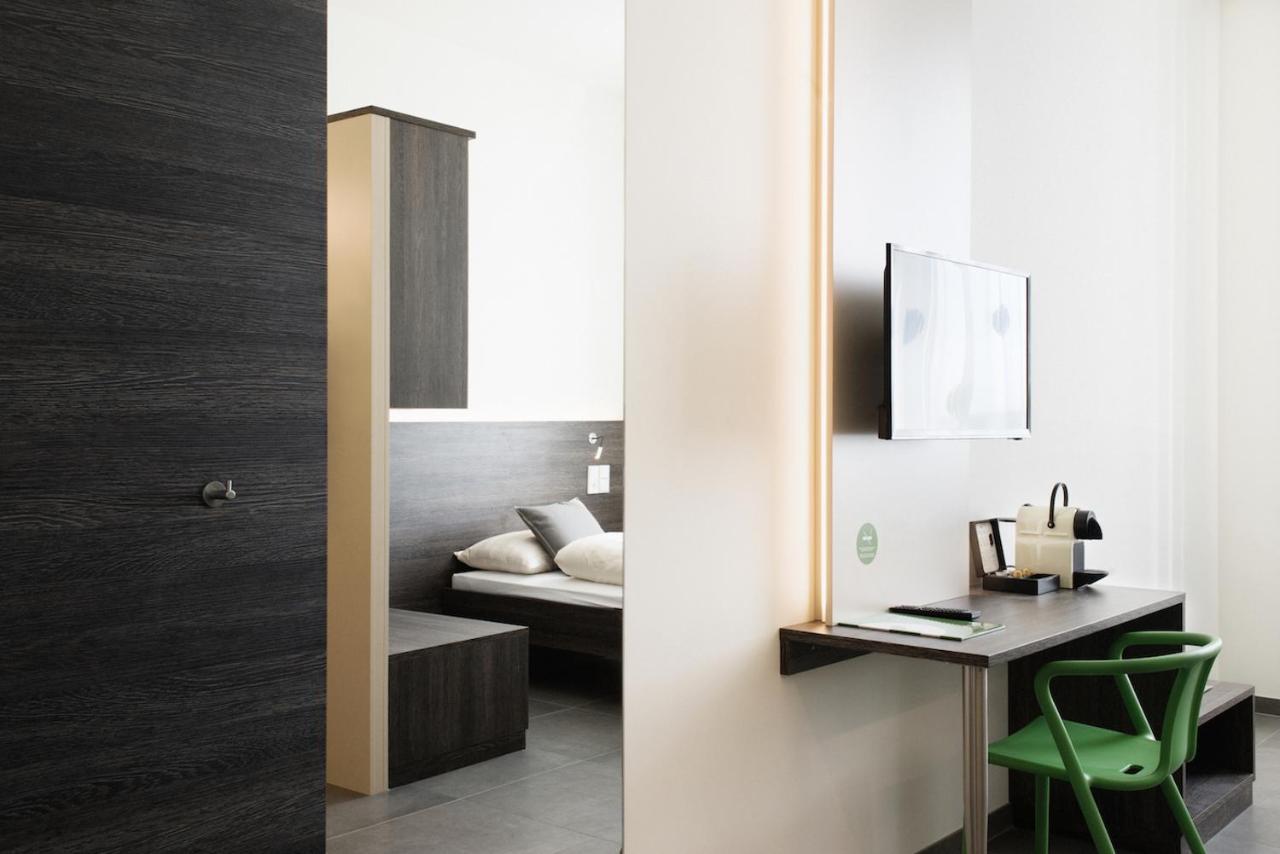 Eee Hotel Traun Bagian luar foto