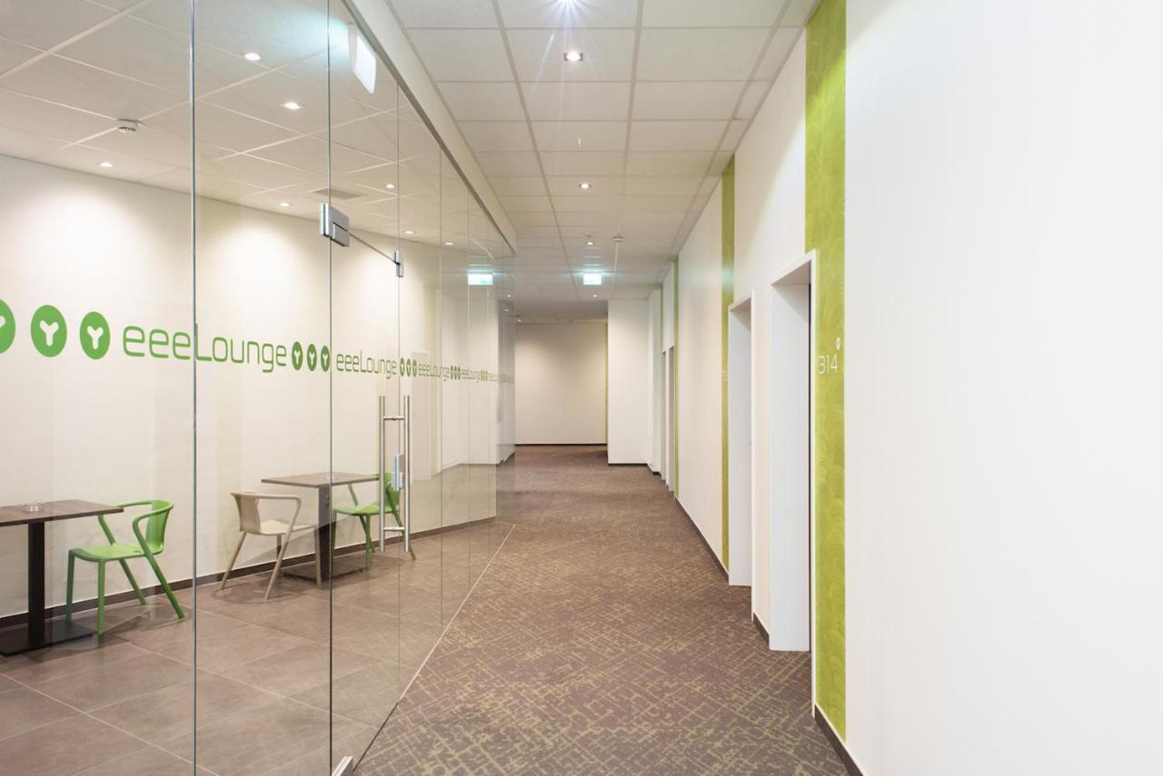 Eee Hotel Traun Bagian luar foto